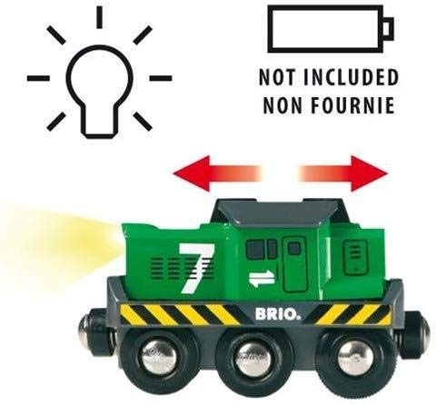 BRIO World 33214 Locomotivă de marfă cu baterie - Locomotivă verde cu faruri frontale - Recomandată de la 3 ani