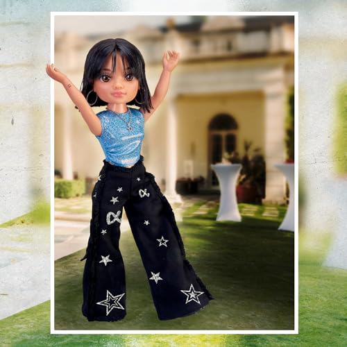 Nancy Aitana, păpușa ca artista, păr castaniu scurt cu breton, set Era Alpha de La Babys, cu accesorii și detalii autentice, pentru băieți și fete de la 3 ani, Famosa (NAC60000)
