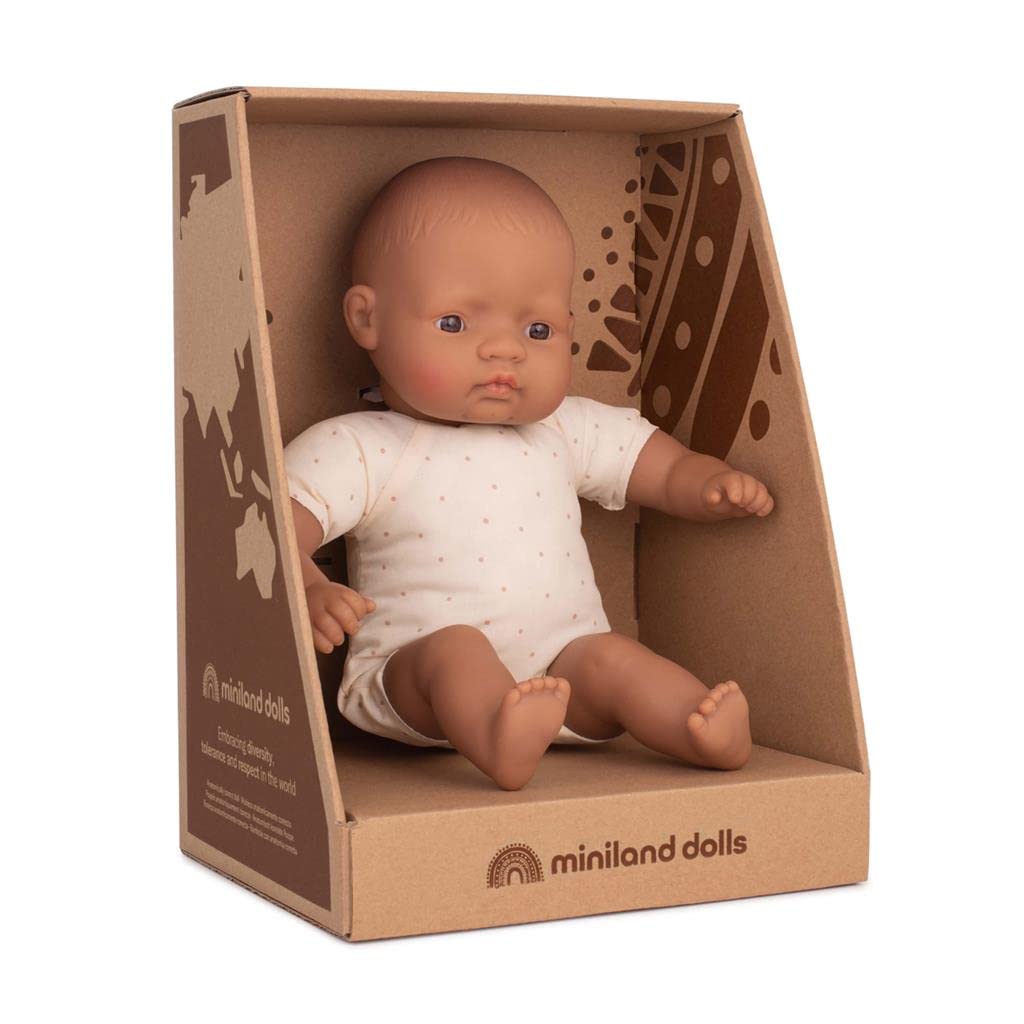 Păpușile Miniland: păpușă latino-americană, 32 cm, cu corp moale din material textil, în cutie cadou, natur.