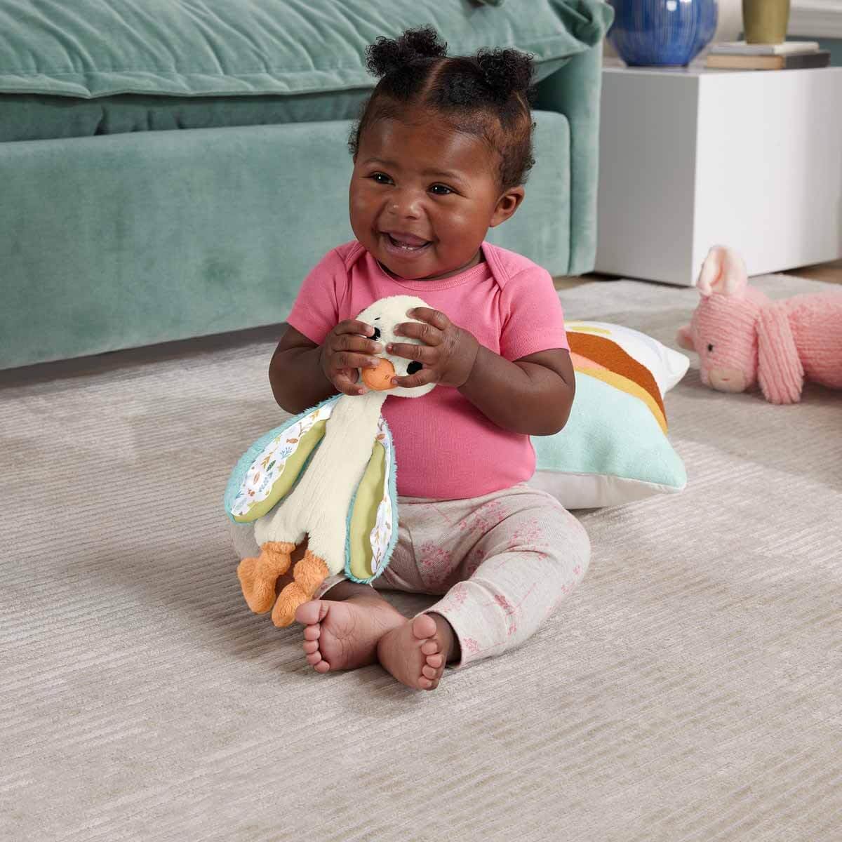Fisher-Price Gasca - Jucărie de pluș moale pentru îmbrățișare, ideală pentru călătorii, lavabilă, dezvoltă simțul tactil și auzul, motricitate fină și abilități senzoriale, pentru nou-născuți.