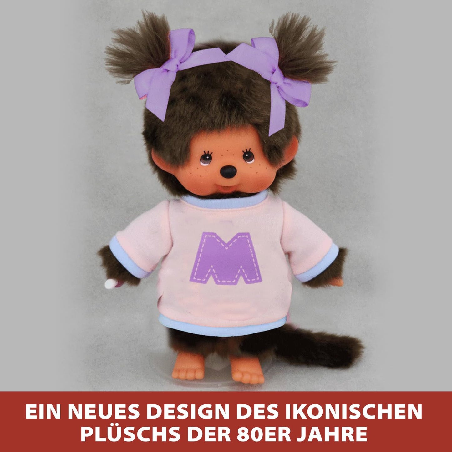BANDAI - Monchhichi - Figurina din pluș Monchhichi cu hanorac M - Iconic Monchhichi din anii '80 - Pluș 20 cm pentru copii - Hanorac cu litera M - Jucărie pentru copii de la 2 ani - SE203956
