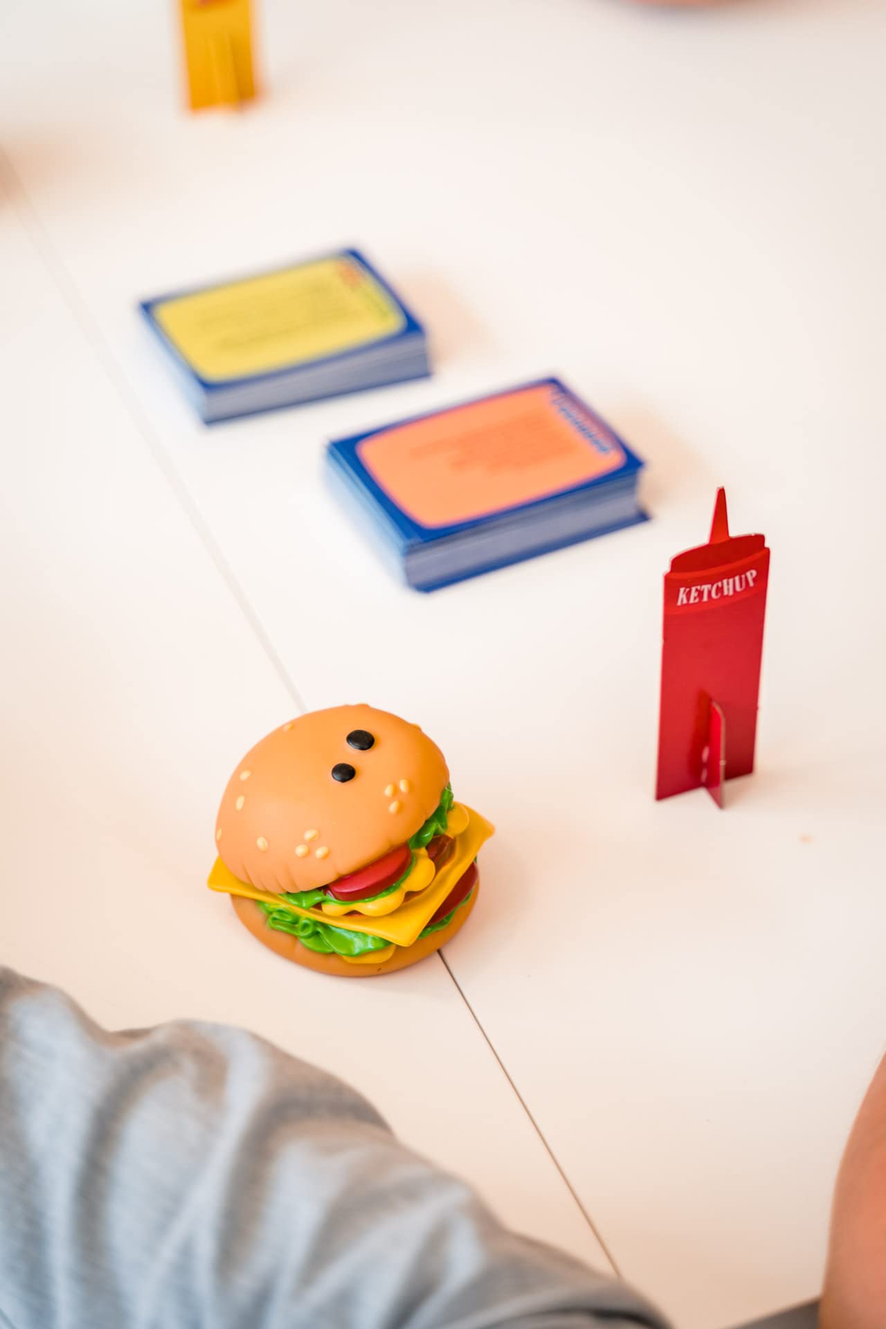 Burger Quiz V2 - Joc de societate Board Game in limba franceza