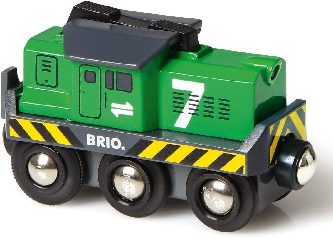 BRIO World 33214 Locomotivă de marfă cu baterie - Locomotivă verde cu faruri frontale - Recomandată de la 3 ani