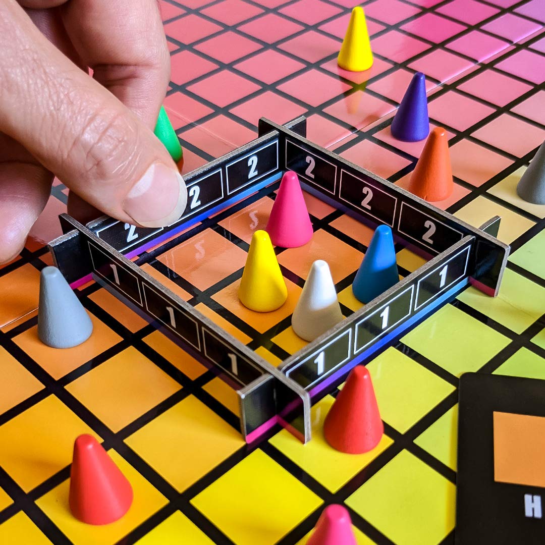 Hues and Cues – Joc de societate pentru seri de familie – Joc de petrecere – The OP Usaopoly – Pentru 3-10 jucători – Versiune în engleză
