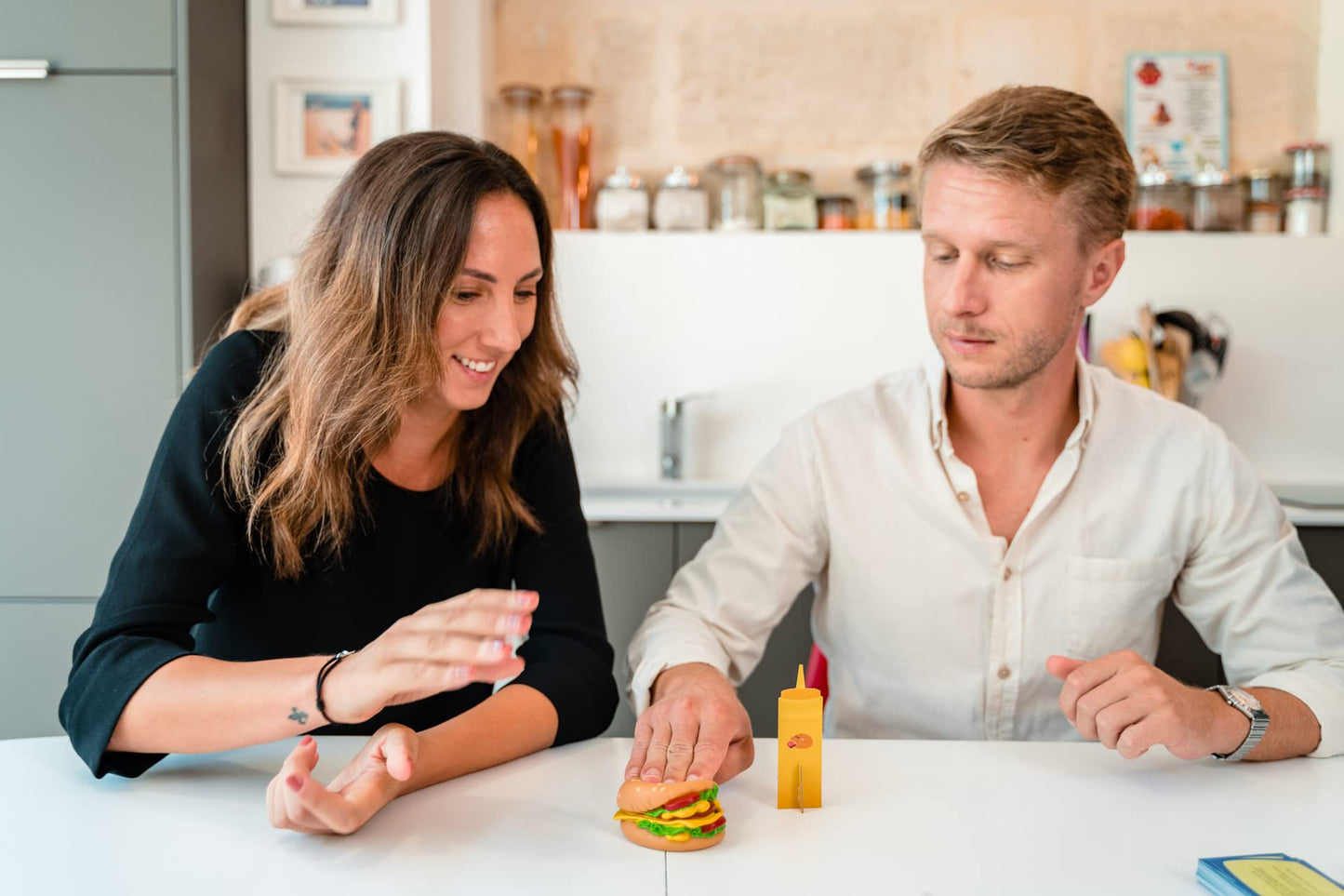 Burger Quiz V2 - Joc de societate Board Game in limba franceza