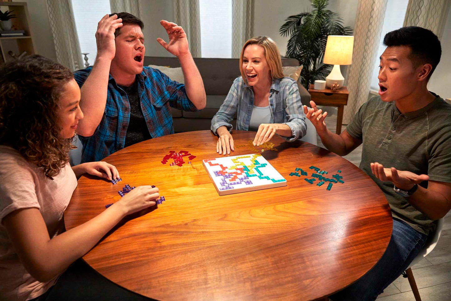 Joc de societate Mattel Games Blokus, joc de strategie pentru 2-4 jucători, ideal pentru familie, recomandat de la 7 ani, BJV44