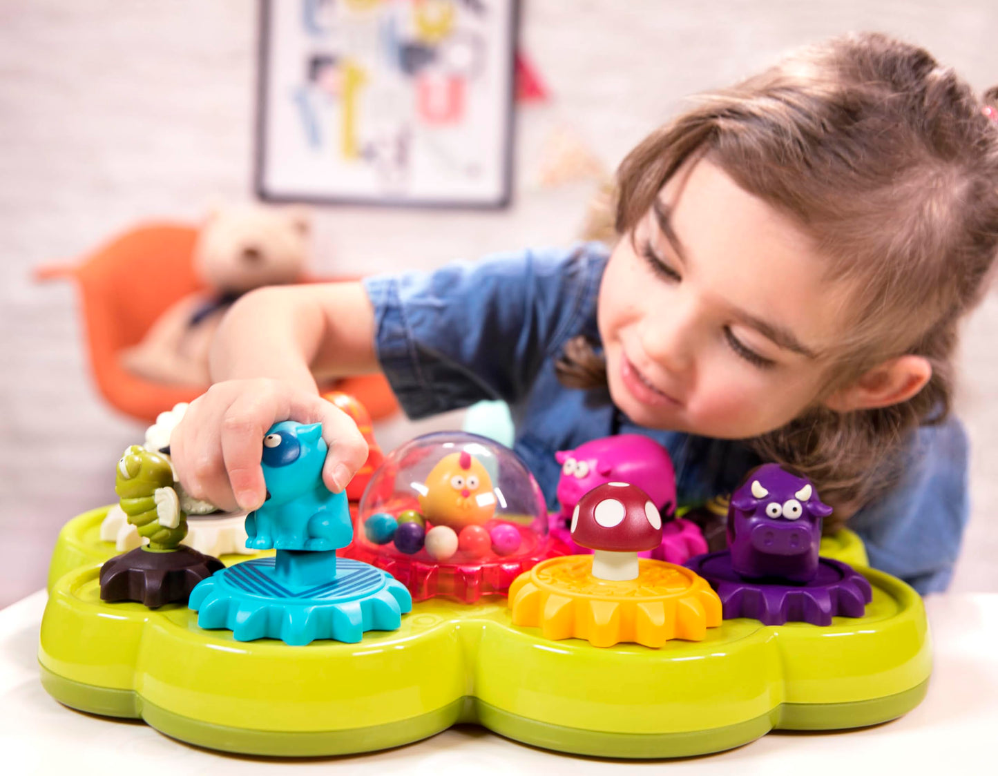 B. toys Joc de montaj cu roți dințate, animale de fermă, lumini și muzică – Jucărie pentru dezvoltarea motricității, jucărie educativă pentru copii și bebeluși de la 18 luni.