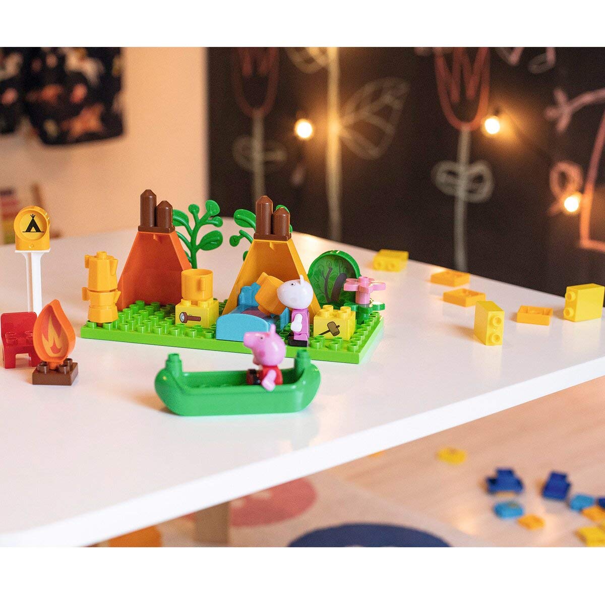 Set de Camping BIG-Bloxx Peppa Pig - Echipament de Camping Peppa, Set de Construcție, Set BIG-Bloxx format din Peppa și Suzy și Camper, 25 de piese, pentru copii de la 18 luni.