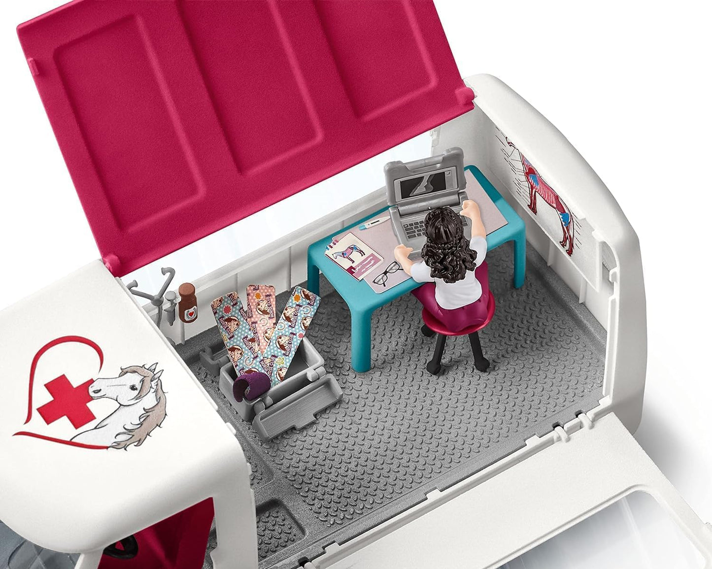 Schleich 42439 HORSE CLUB - Set de joacă cu medic veterinar mobil și mânz Hannoveraner, 37 piese, figurine Schleich și medic veterinar articulat, jucărie pentru copii de la 5 ani.
