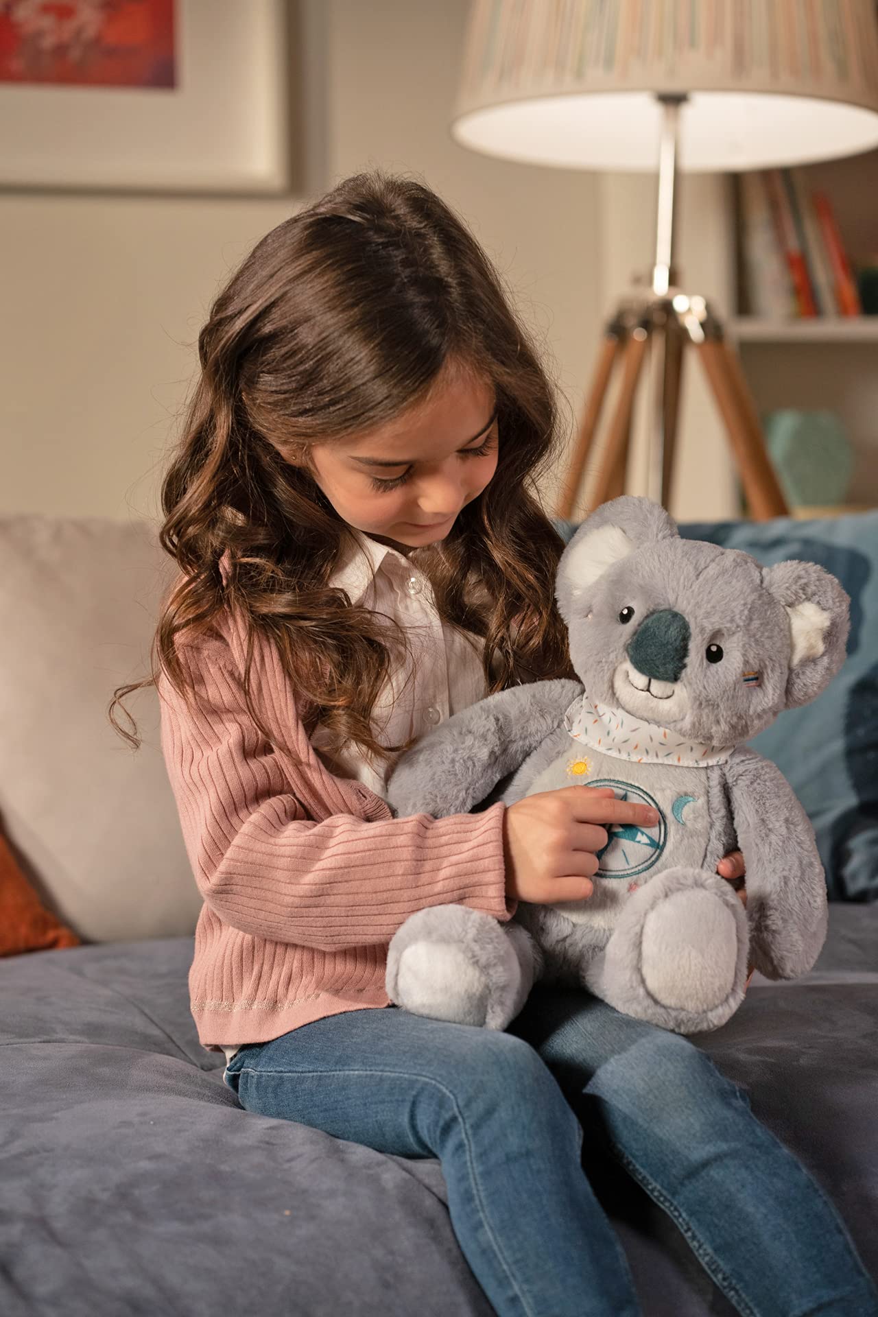 Jucării Gipsy – KWALY – Koala Povestitor Interactiv – Pluș Vorbitor – Versiune Franceză – 2 Ore de Povești Minunate pentru Copii de 2 până la 8 Ani, Gri