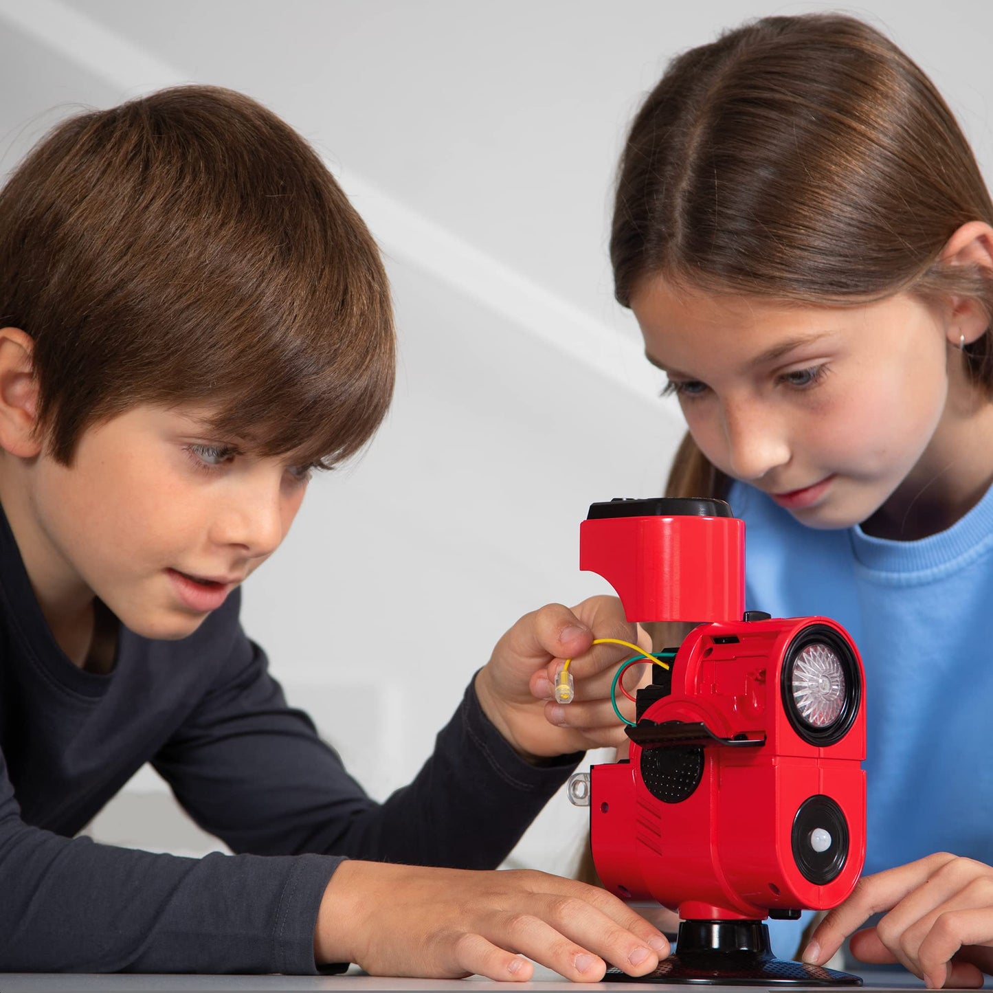 Joc Camera Escape, deconecteaza camera fara sa fii detectat IMC TOYS