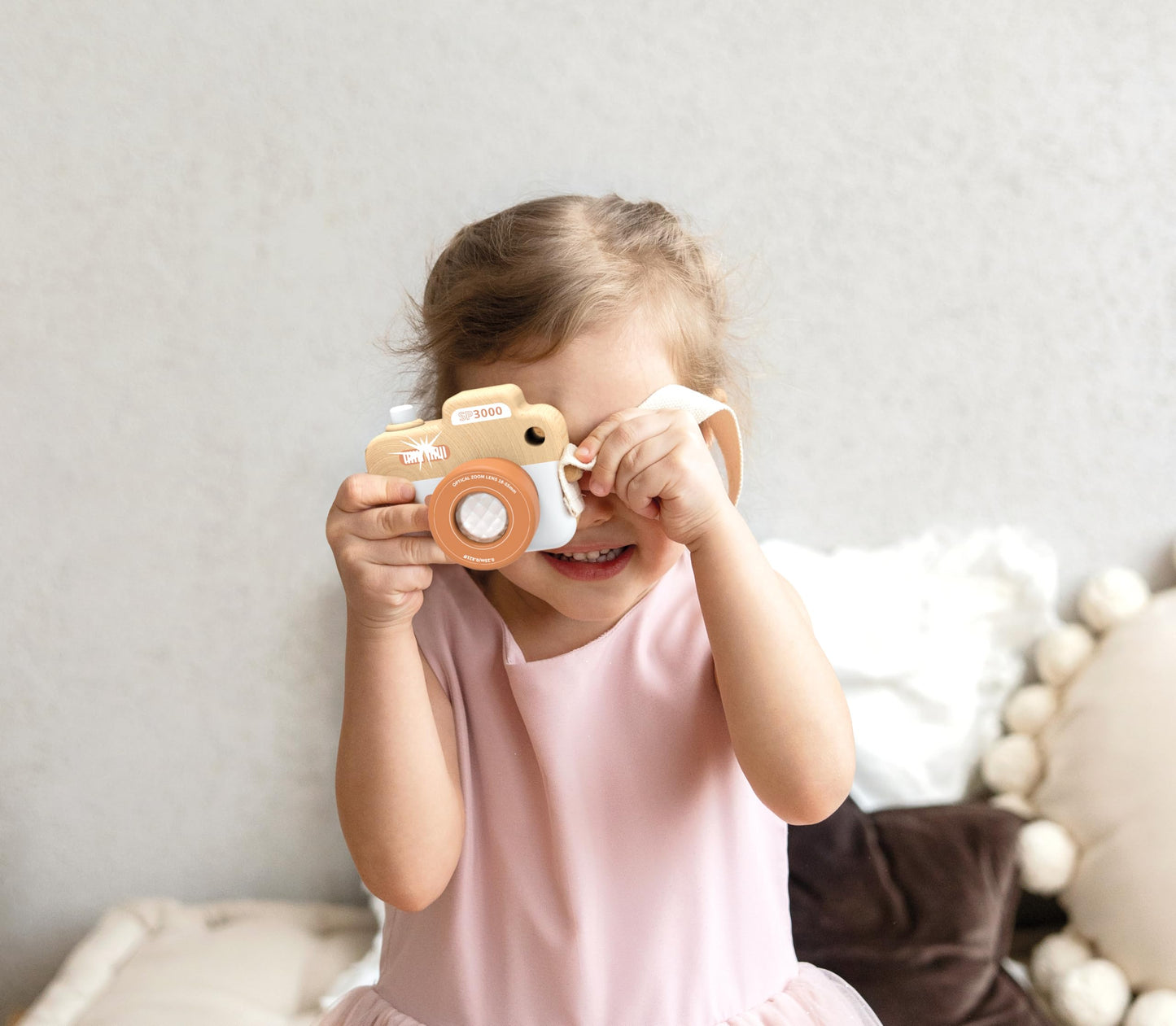 Camera Speedy Monkey SP3000 - Jucărie din lemn pentru copii, 9,9x6,7x8cm, cu detalii iubitoare - Cadou perfect