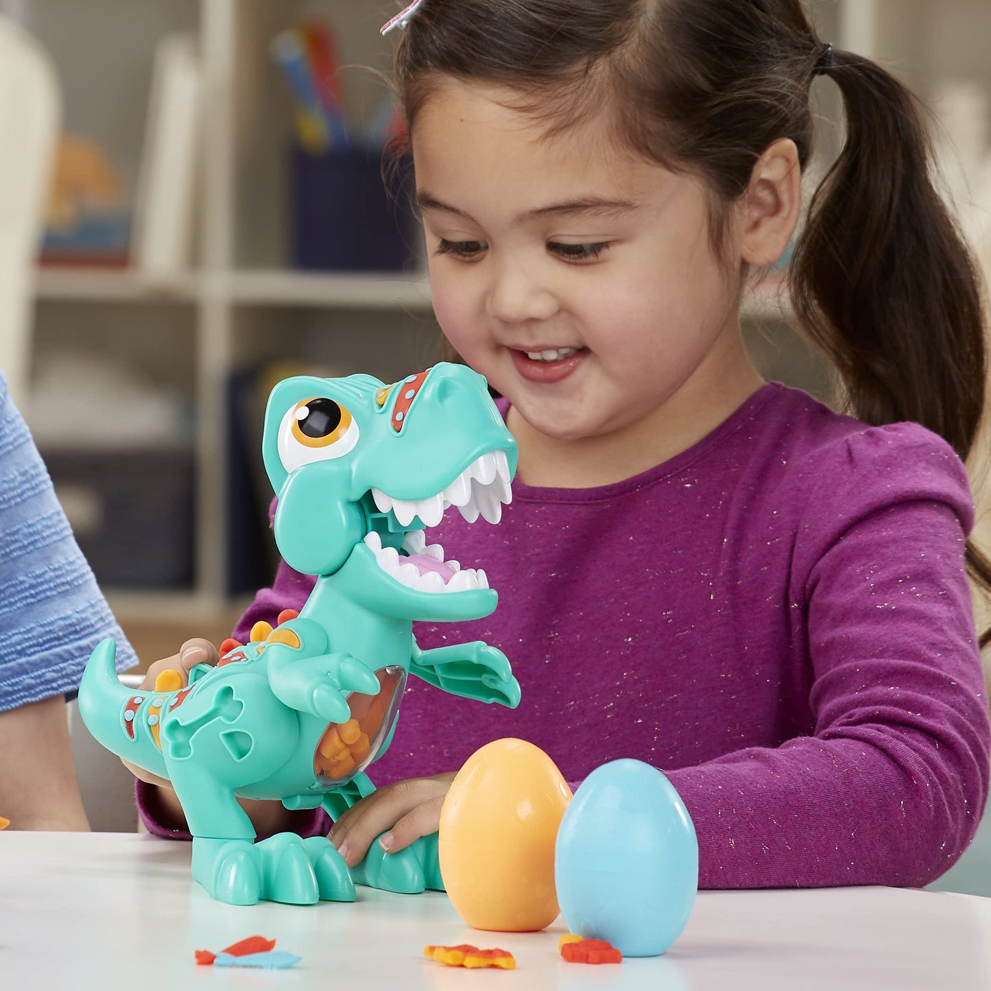 Play-Doh Dino Crew Tyrannosaurus, jucărie pentru copii de la 3 ani cu sunete amuzante de dinozaur, Multi Colour