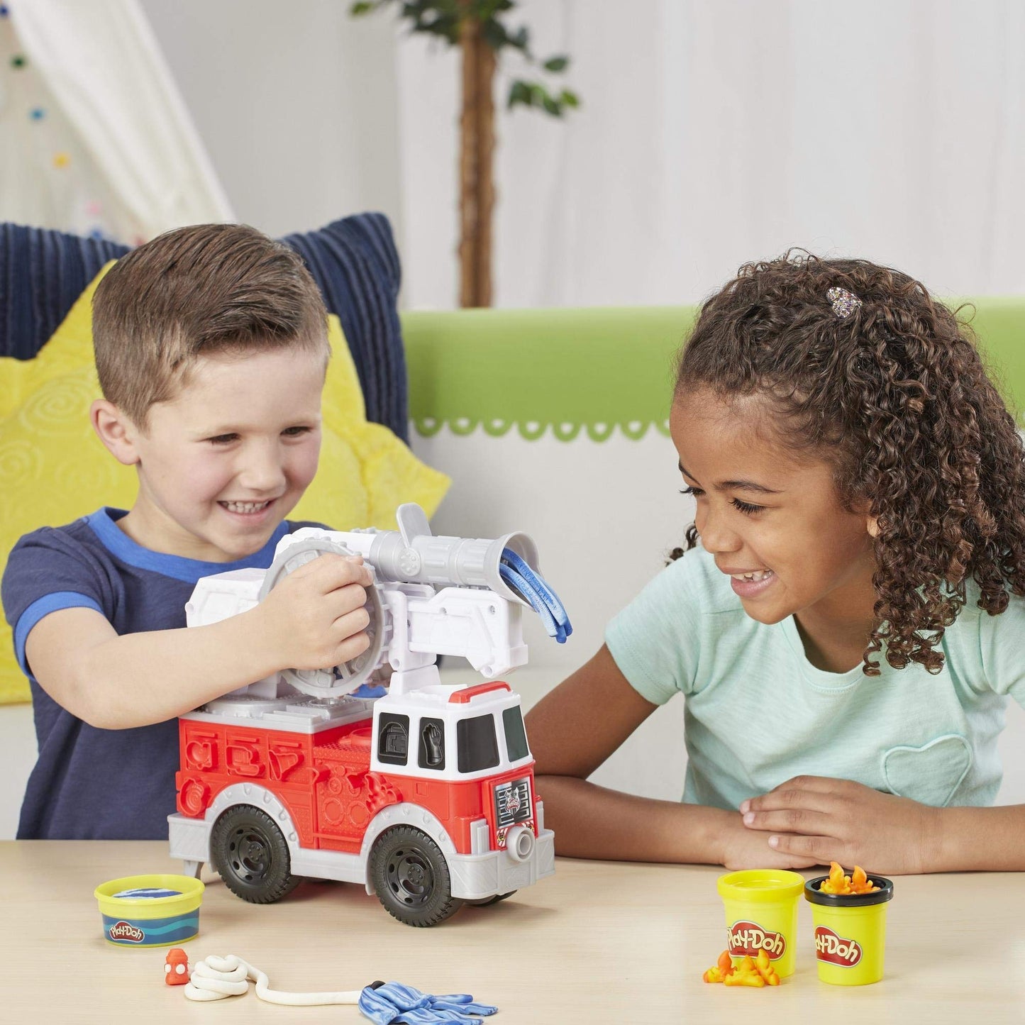 Play-Doh E6103EU5 Set Mașină de Pompieri, 5 cutii, 3+ ani