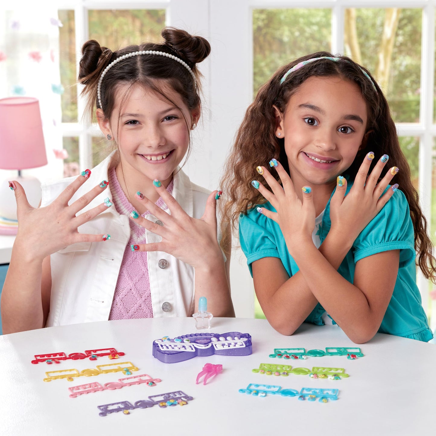 Aquabeads Studioul de Unghii cu Prințese Disney, 35071, Set cu Perle de Apă, Set pentru Unghii, Activitate Creativă pentru Copii de la 4 Ani, Fără Necesitatea de Călcare sau Lipire