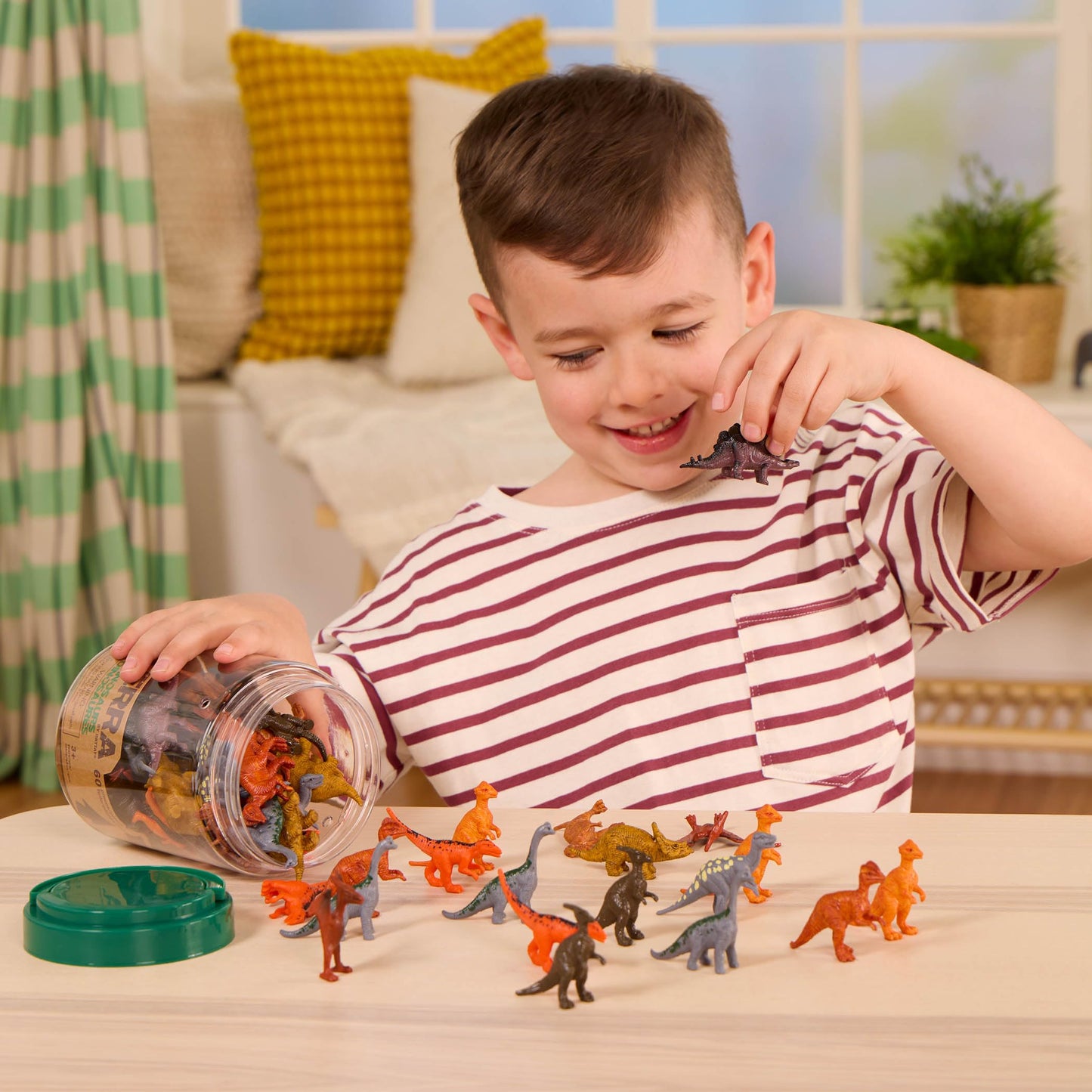 Terra by Battat – Set de 60 Piese dinozauri – 12 miniaturi realiste – tiranosaur, brontosaur, triceratops și altele – 3 ani +