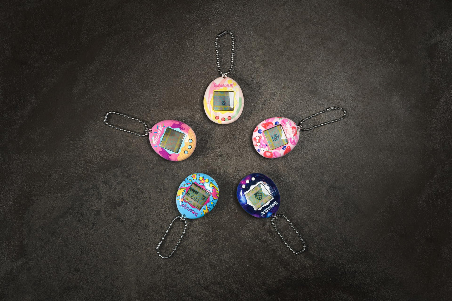 Bandai - Tamagotchi - Tamagotchi Original - Stil Memphis - Animal virtual electronic cu ecran color, 3 butoane și jocuri - Animal interactiv - Jucărie pentru copii de la 8 ani - 42957