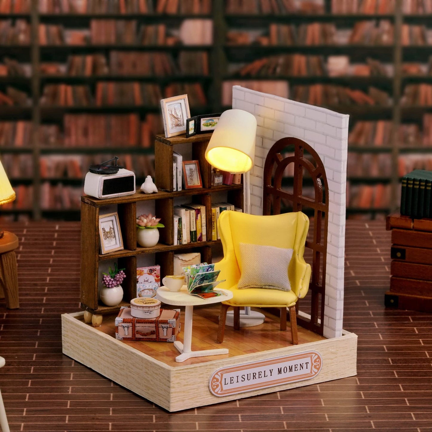 Cuteefun DIY Casa de Păpuși Miniaturală pentru Începători, Casa de Păpuși Miniaturală de Construit, Kit de Miniaturi cu Unelte, Set de Crafting pentru Casuțe din Lemn (Moment Confortabil)