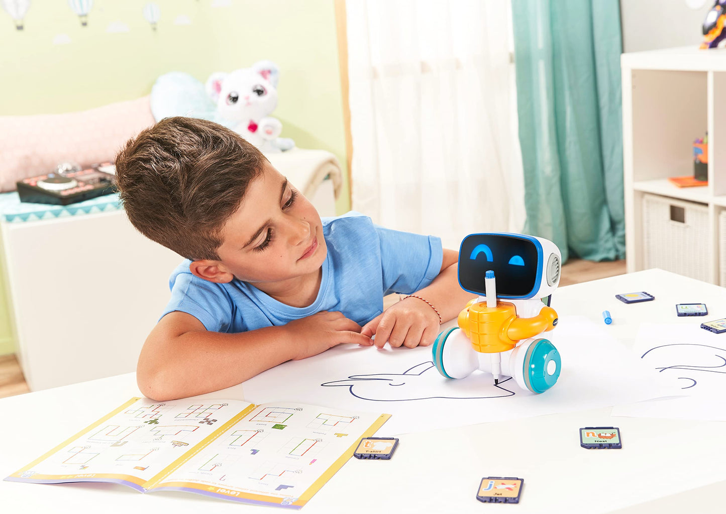 VTech Codi, robotul malefic inteligent – prieten interactiv care se mișcă singur și desenează cu stiloul din mână – pentru copii de 4-8 ani
