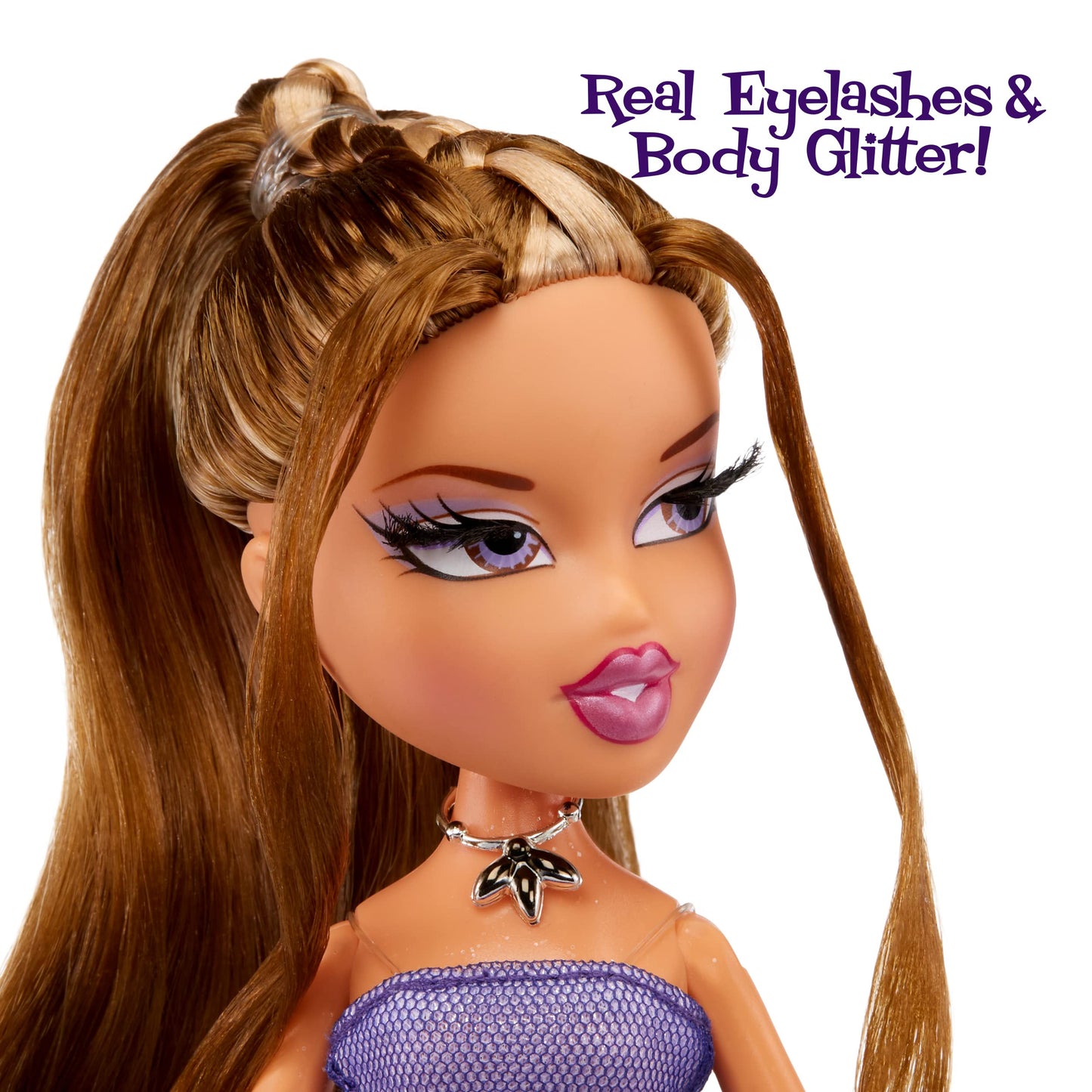 Bratz Păpușa de Modă Ediție Specială 21º Aniversary Girl Night Out - Yasmin - Include 2 Rochii, 2 Perechi de Pantofi, Geantă și Accesorii - Reediție pentru Colecționat - Vârsta: 4+ Ani