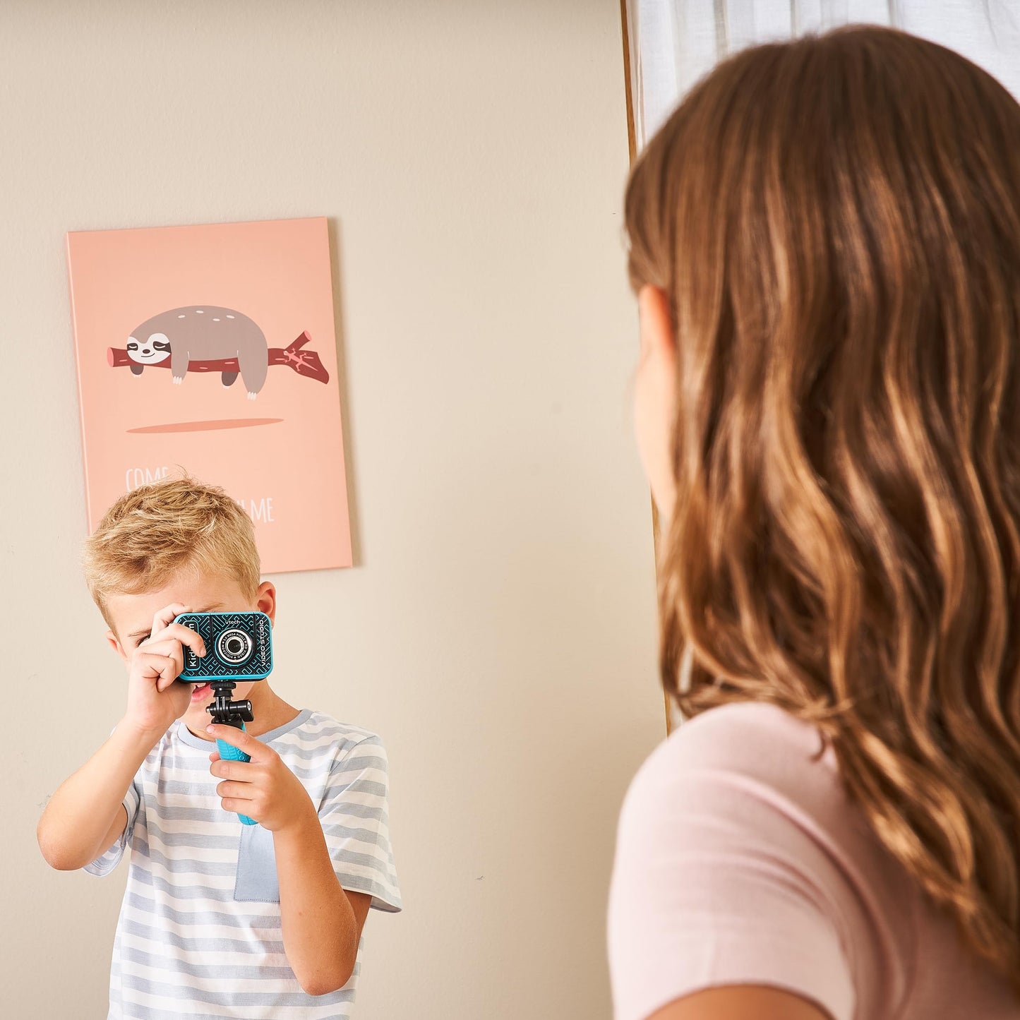 VTech Kidizoom Video Studio HD albastru – Cameră pentru copii cu Greenscreen, stativ, efecte, cameră pentru selfie și multe altele – Pentru copii de 5-12 ani