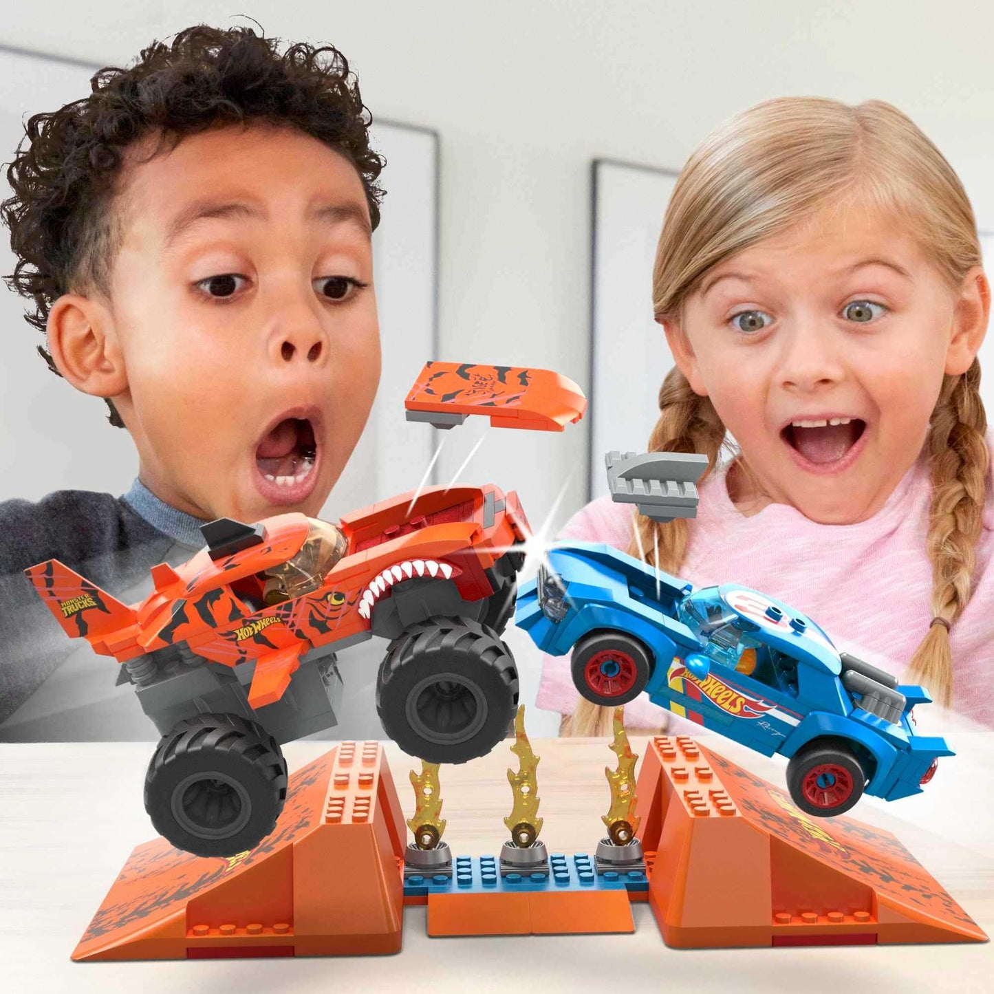 Set de constructie, Hot Wheels, Monster Trucks, Tiger Shark, 245 piese, HKF88