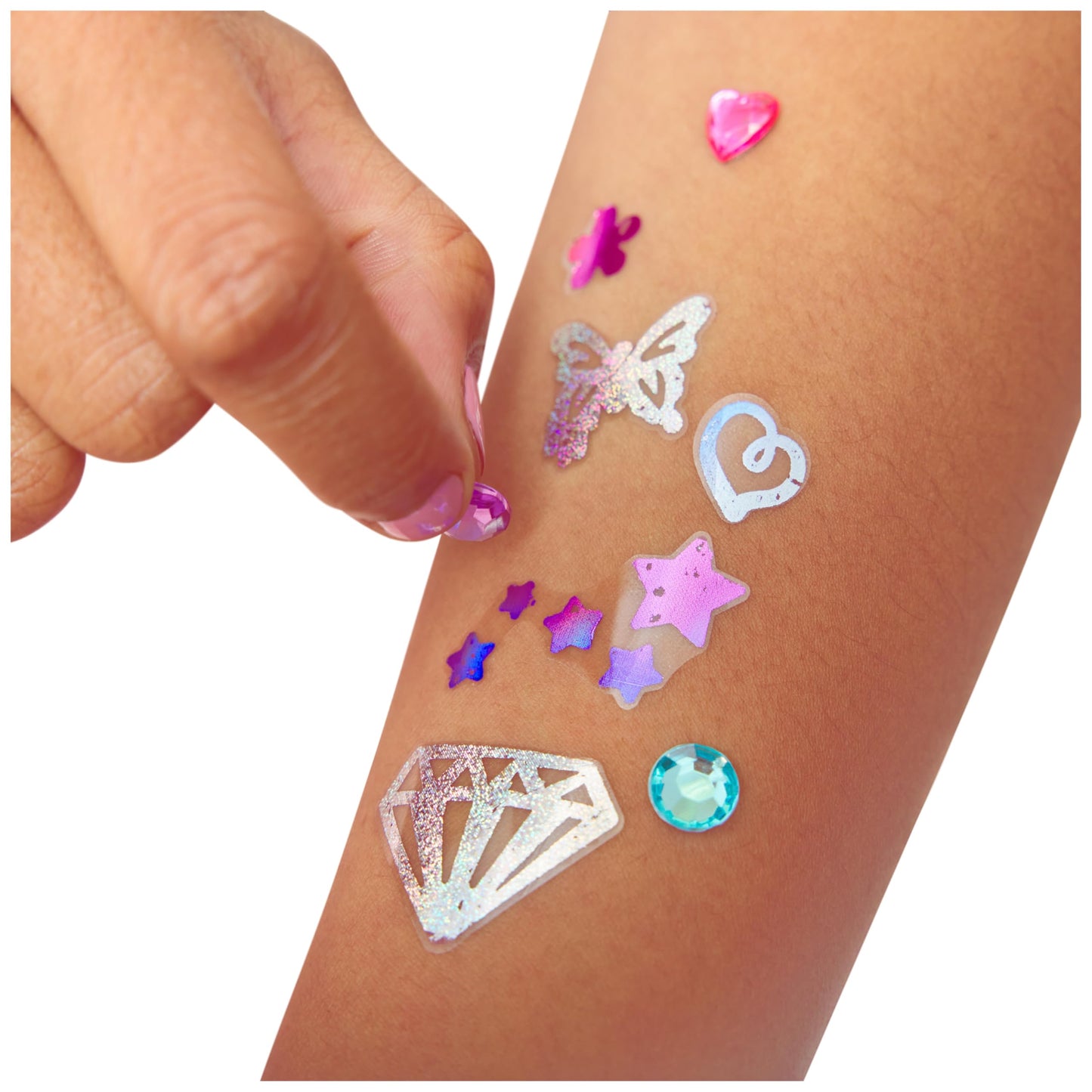 Cool MAKER Studio de Tatuaje Shimmer Me - Creează tatuaje strălucitoare cu folii metalice, cu 135 de modele de tatuaje și pietre decorative, pentru copii de la 7 ani.