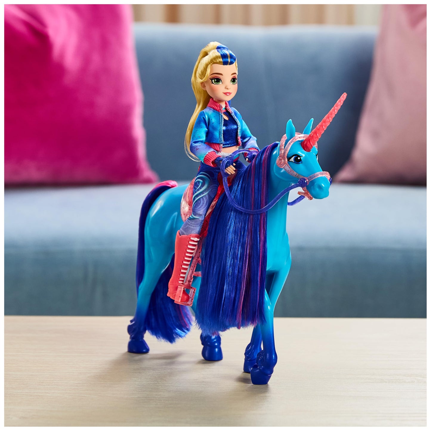 Unicorn Academy River Set de joacă cu unicorn 28 cm cu coamă și coadă naturală, șa și ham detașabile, perie, pentru copii de la 4 ani