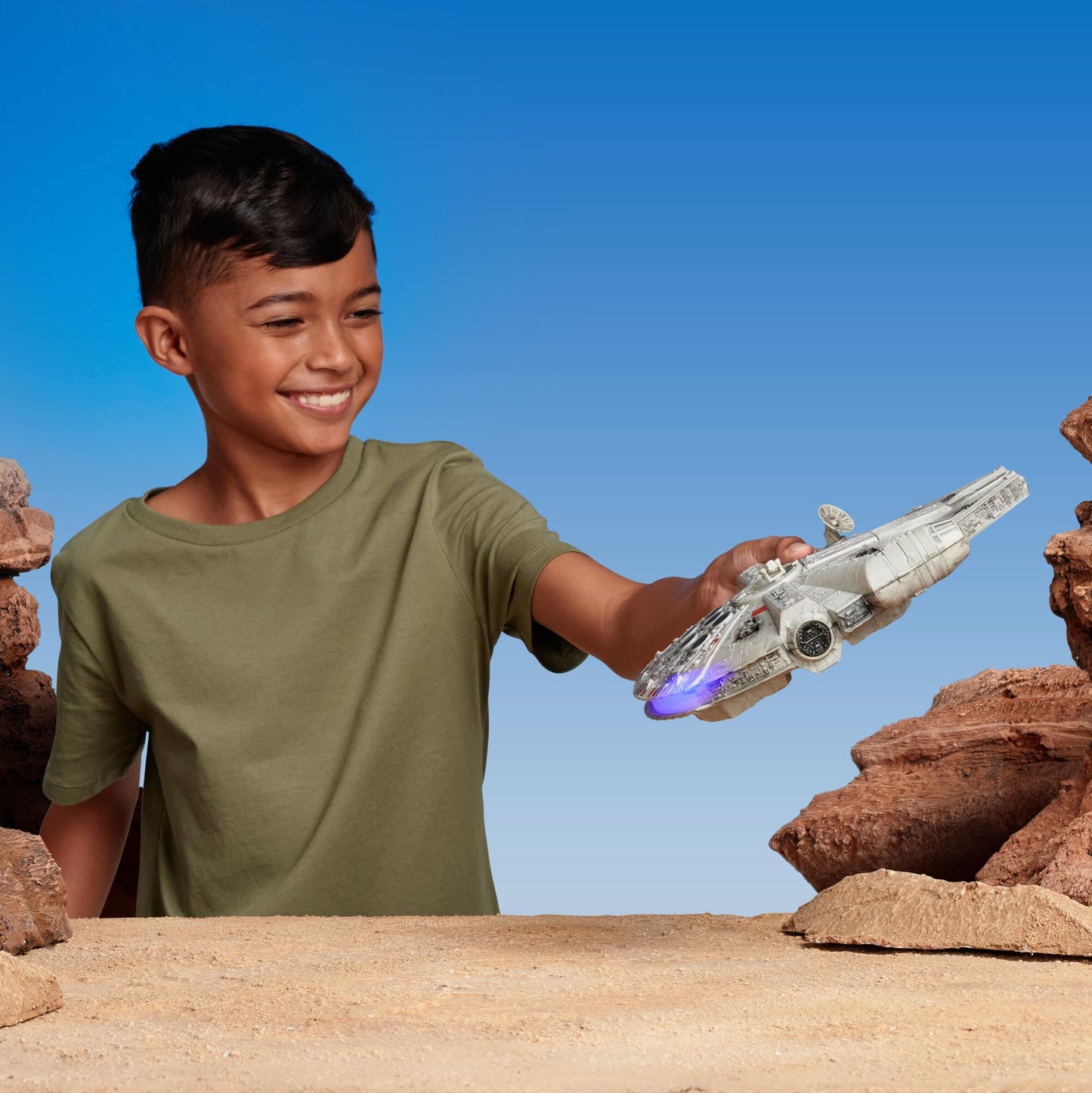 Star Wars Micro Galaxy Squadron SWJ0332 - Millennium Falcon, vehicul oficial de 22,5 cm cu lumini, sunete și figurine