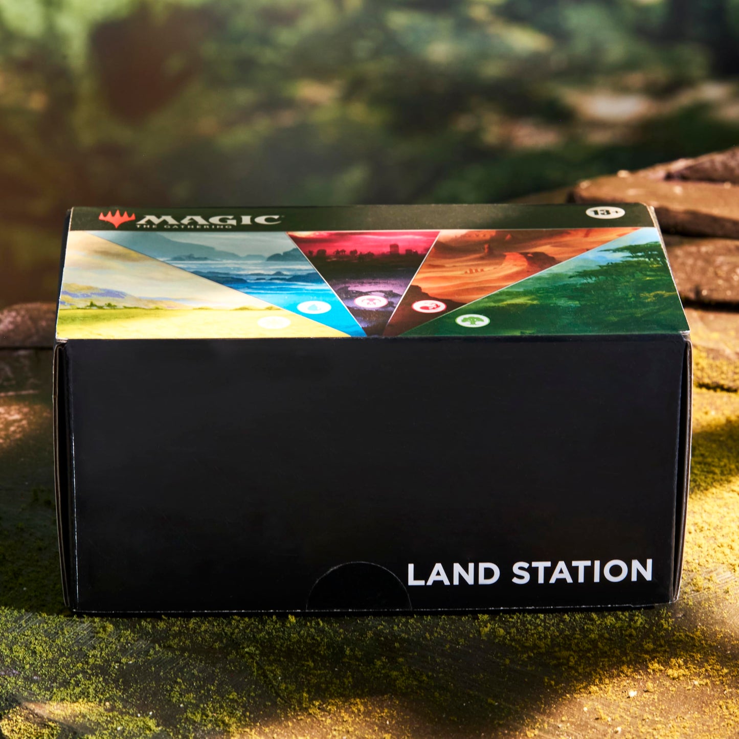 Magic: The Gathering Land Station 2025 (Versiune în Engleză)