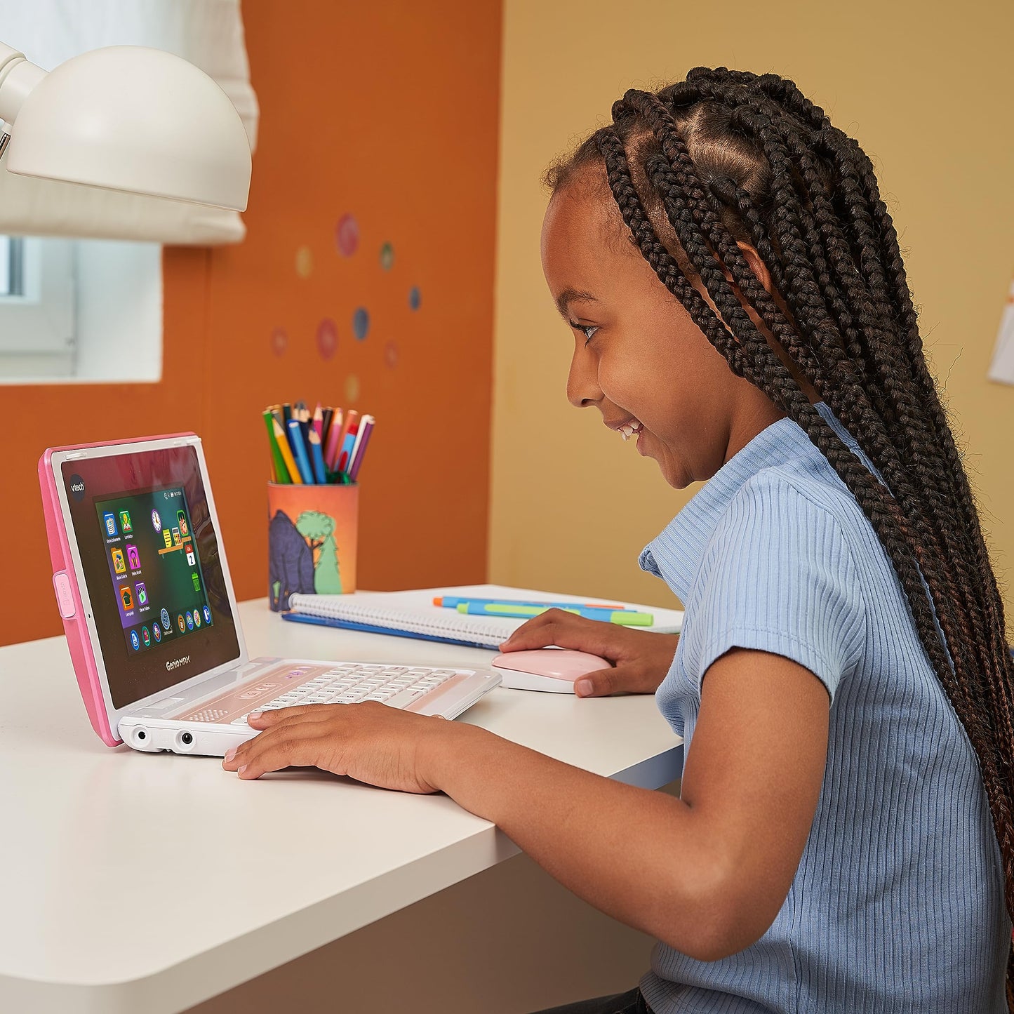 VTech Genio Laptop de Învățare XL roz – Laptop cu ecran LCD de 7" și acces la internet, program de text și multe conținuturi educaționale – Pentru copii de 5-12 ani