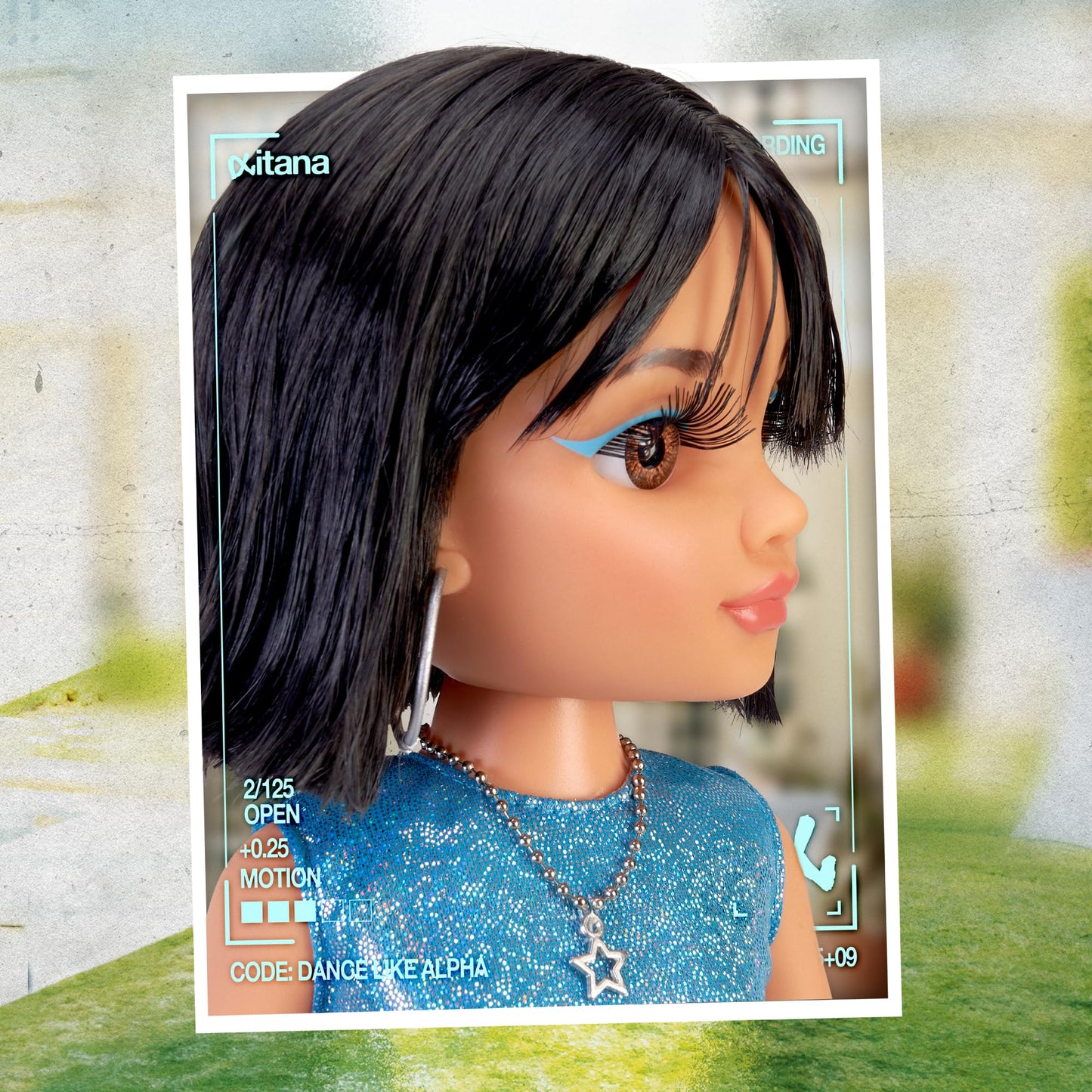 Nancy Aitana, păpușa ca artista, păr castaniu scurt cu breton, set Era Alpha de La Babys, cu accesorii și detalii autentice, pentru băieți și fete de la 3 ani, Famosa (NAC60000)