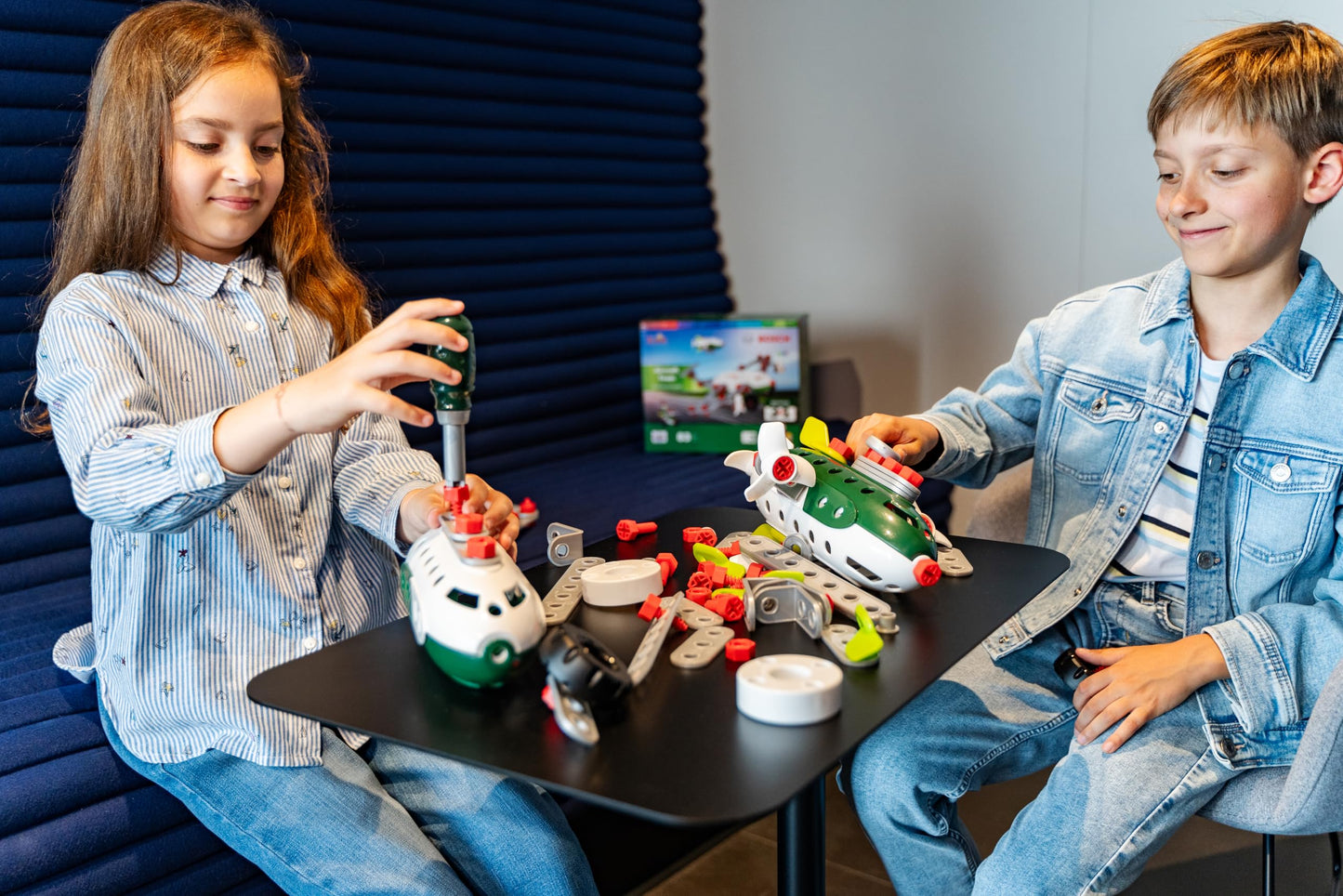 Theo Klein 8790 Kit de Construcție Echipament Aerian 3 în 1 Bosch, pentru Construirea Diferitelor Aeronave, Include Planuri de Construcție pentru 3 Modele, Jucării pentru Copii de la 3 Ani
