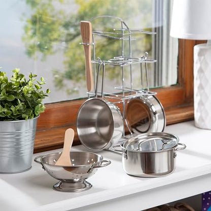 Set de oale din oțel inoxidabil Melissa & Doug, 8 piese, cu sită, oală cu capac, 2 tigăi, lingură de lemn și spatulă, pentru copii de la 3 ani.