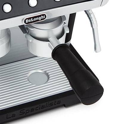 Mașină de cafea Casdon De'Longhi espressor pentru copii. Set de joacă cu bucătărie, cu piese mobile, sunete realiste și cafea magică. Recomandat copiilor de la 3 ani.