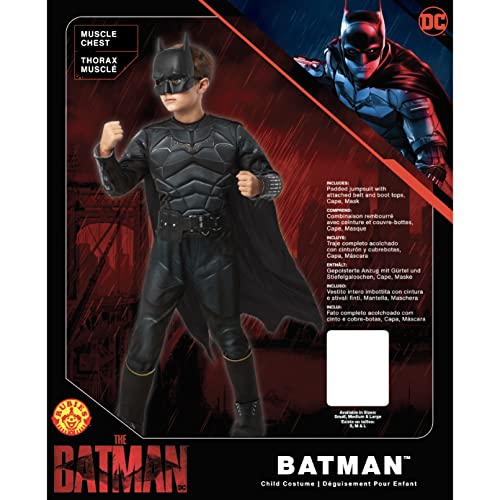 Costum Deluxe Batman pentru băieți, cu piept muscular, oficial din filmul The Batman, de culoare neagră, cu capa detașabilă și mască, ideal pentru Halloween, Crăciun, carnaval și petreceri de naștere.- Rubies