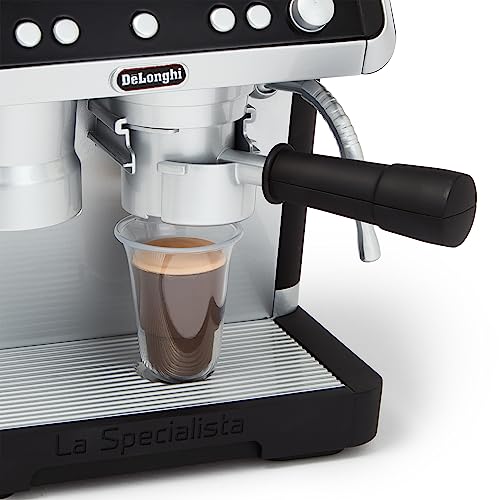 Mașină de cafea Casdon De'Longhi espressor pentru copii. Set de joacă cu bucătărie, cu piese mobile, sunete realiste și cafea magică. Recomandat copiilor de la 3 ani.