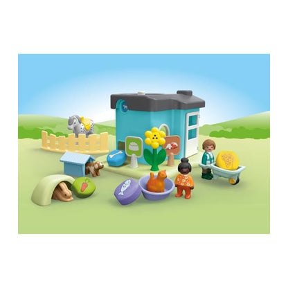 PLAYMOBIL JUNIOR | Adăpost pentru animale cu distribuitor de hrană | jucărie ecologică din plastice biobazate | pentru copii de la 1 an | 71690