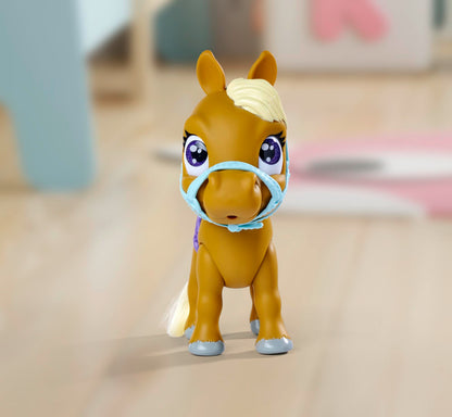 Simba 105950009 Set de joacă Pony Pamper Petz 24 cm cu funcție de băut și udare, mânz cu coadă pieptănabilă, schimbare culoare, animal de companie cu scutec, 11 surprize, pentru fete și băieți de la 3 ani