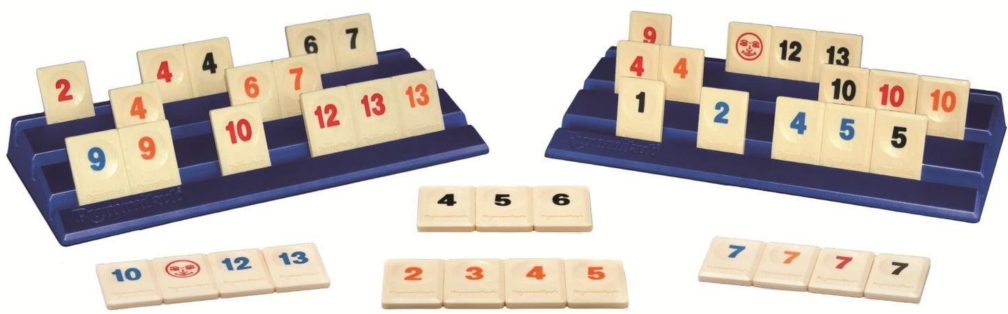 Jumbo Spiele Rummikub Original - Joc clasic de remi cu geantă practică pentru călătorii. Joc de societate pentru adulți și copii de la 7 ani - 2 până la 4 jucători.