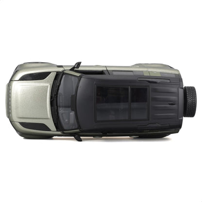 Bburago Land Rover Defender 110 2022 Mașinuță replică metalică 1:24 cu uși care se deschid 3+ ani (verde)