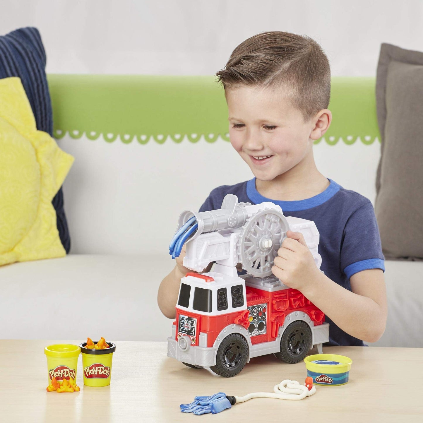 Play-Doh E6103EU5 Set Mașină de Pompieri, 5 cutii, 3+ ani