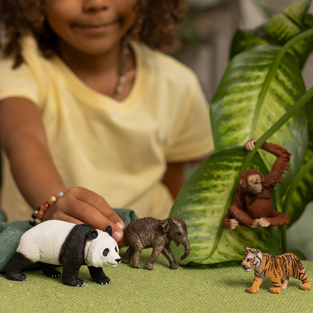 Schleich WILD LIFE Asien Set de pornire cu 4 piese cu elefant, panda, tigru și maimuță cu braț mobil pentru copii de la 3 ani
