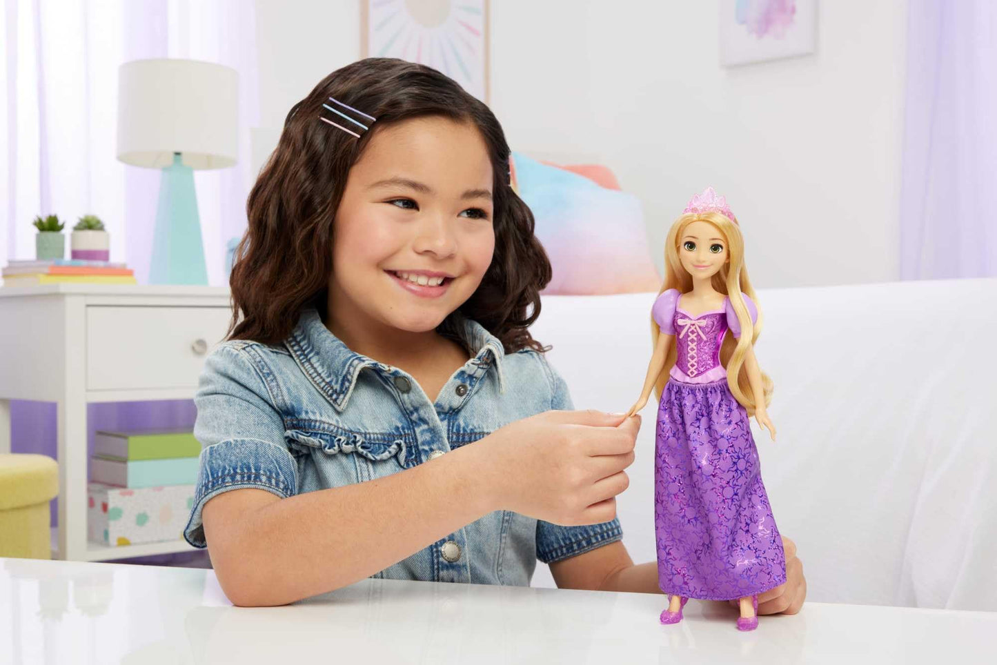 Mattel Disney Rapunzel Păpușă cu păr lung de aranjat, mobilă, cu pantofi detașabili și diademă, jucărie de la 3 ani