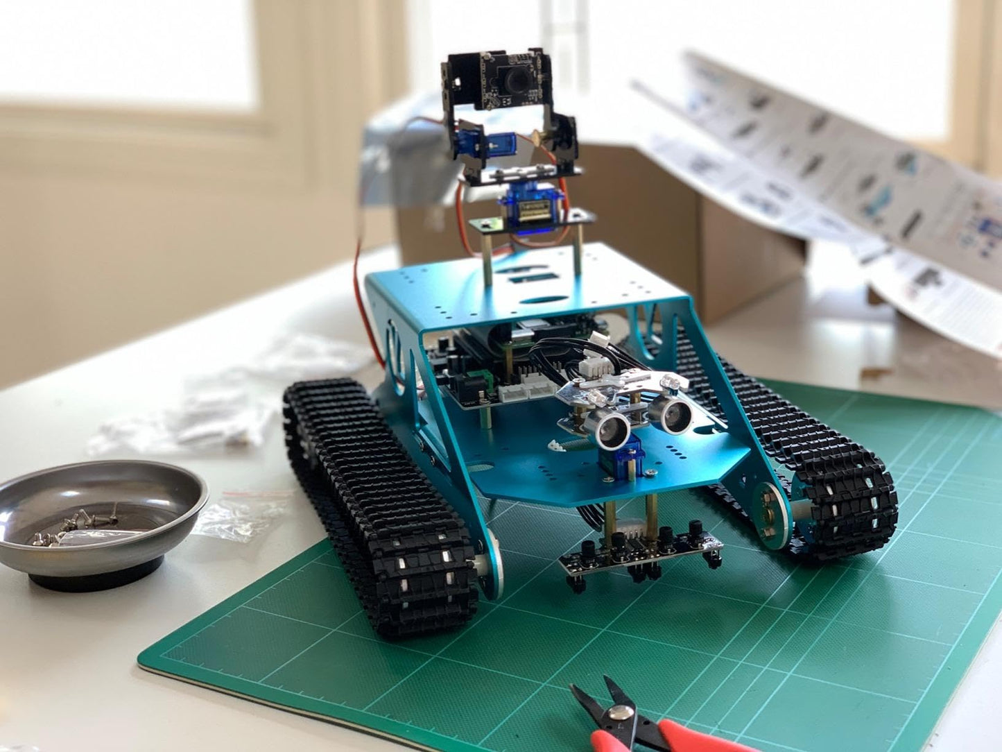 Yahboom Robot Tanc DIY cu cameră AI, Raspberry Pi