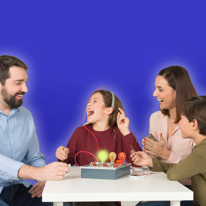 Jocul de societate „Mașina Adevărului” de la IMC Toys, joc amuzant și prietenos pentru familie, pentru băieți și fete de peste 8 ani, multicolor
