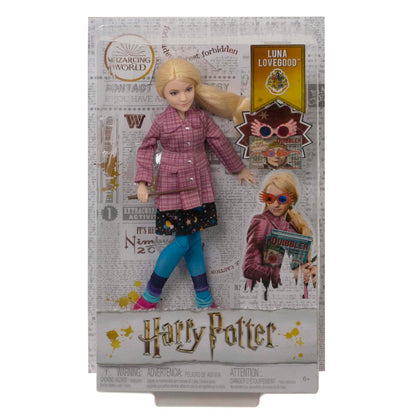 Mattel Harry Potter Luna Lovegood Păpușă de colecție 25 cm cu jachetă tweed, fustă și colanți, inclusiv Quibbler și Spectrespecs, cadou de la 6 ani