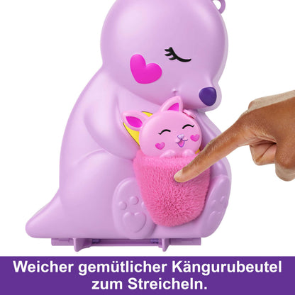 Polly Pocket Geanta Mama și Joey Cangur - Set de joacă 2-în-1 cu cameră pentru pui de animale, 2 păpuși, 7 animale și accesorii, inclusiv geantă moale și cutie, perfect pentru călătorii, de la 4 ani, HKV50