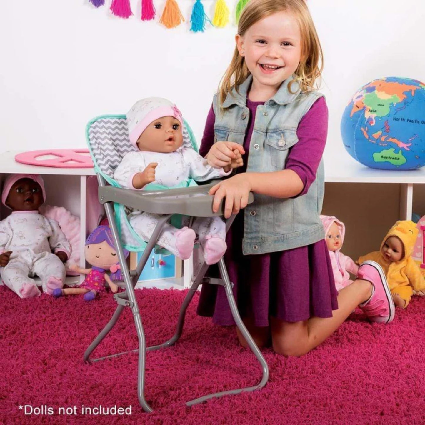 Scaun pliabil pentru păpuși Adora Baby Doll cu model zig-zag trendy și curea de siguranță, potrivit pentru majoritatea jucăriilor de pluș, animale de pluș și păpuși de până la 16 inch, cadou de ziua de naștere pentru vârste de 3 ani și peste.