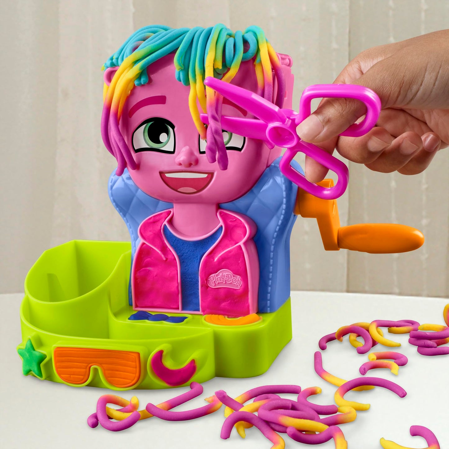 Set de Joacă Play-Doh Frizerie cu 6 Cutii, Jucărie de Rol pentru Fete și Băieți de la 3 Ani